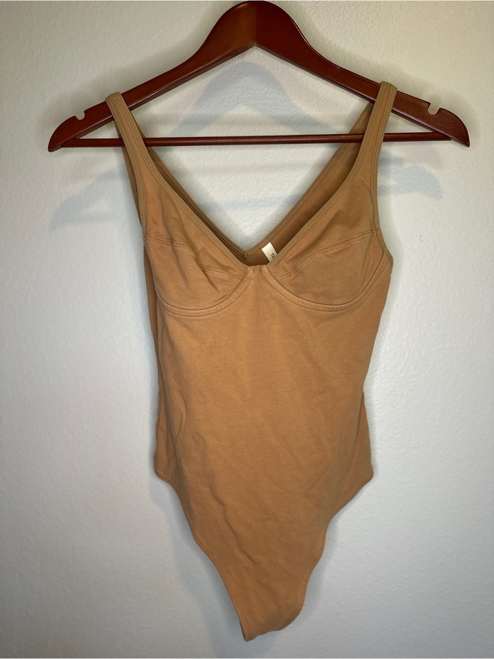 Aritzia Babaton The Group V-Neck Thong Bodysuit - Small